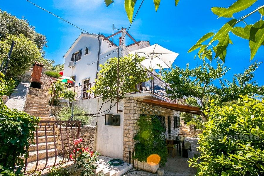 Ostrov Brač, rodinný dom s výhľadom na more