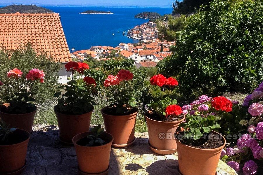 Isola di Vis - Casa a 2 piani con vista mare