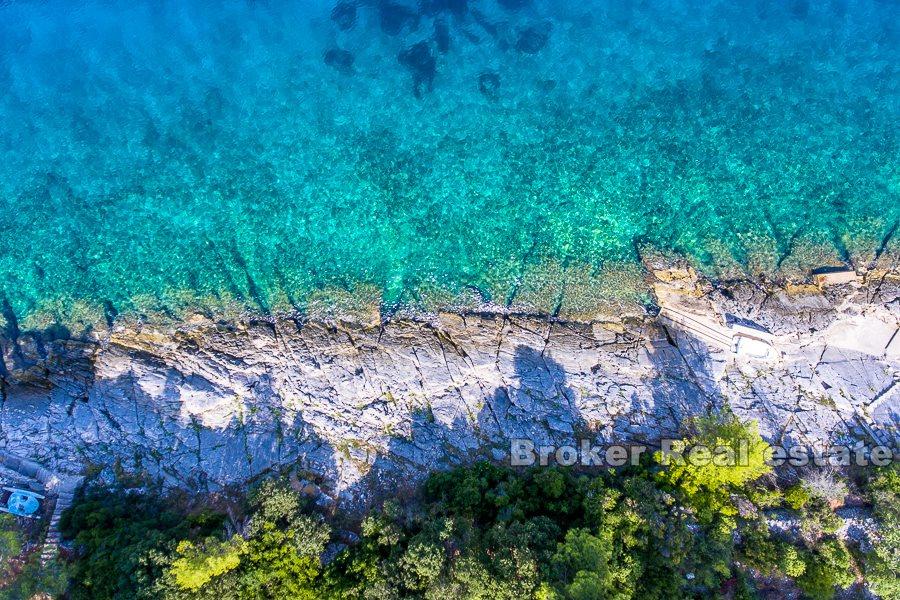 Île de Korcula, terrain constructible en bord de mer