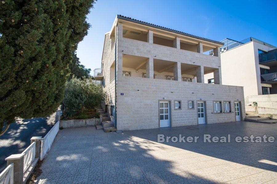 Wyspa Brac, kamienny dom z widokiem na morze