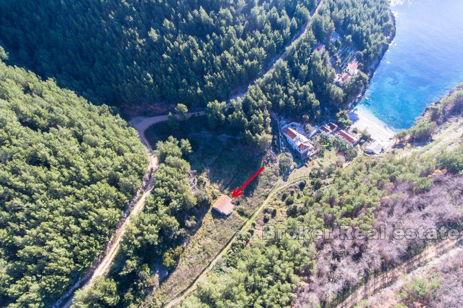 Isola di Korcula, antica casa in pietra con vista sul mare