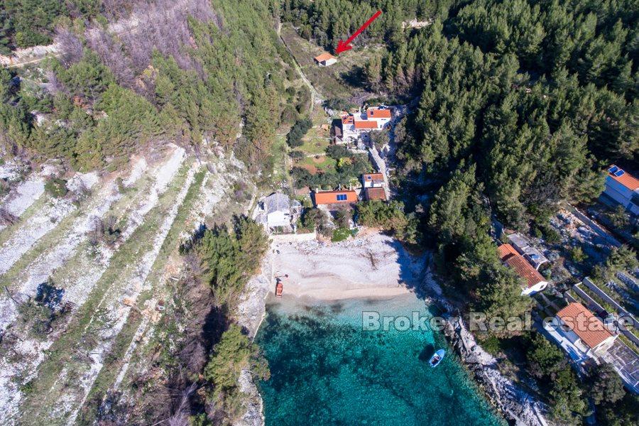 Isola di Korcula, antica casa in pietra con vista sul mare