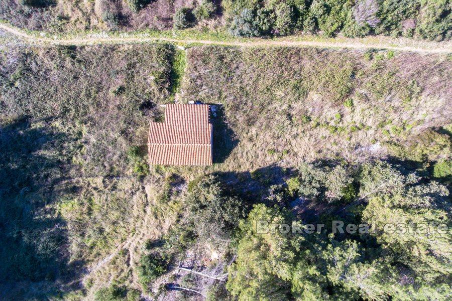 Isola di Korcula, antica casa in pietra con vista sul mare