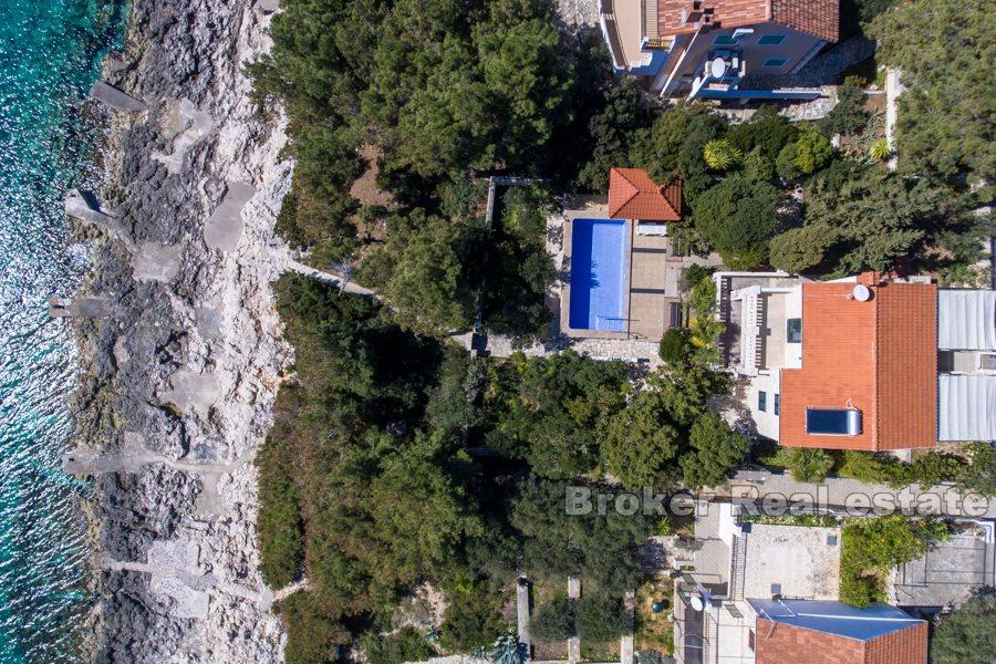 Wyspa Korcula, kamienny dom z basenem, nad morzem
