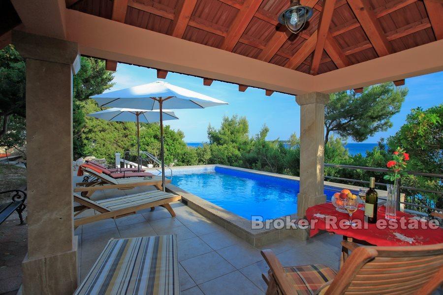 Wyspa Korcula, kamienny dom z basenem, nad morzem