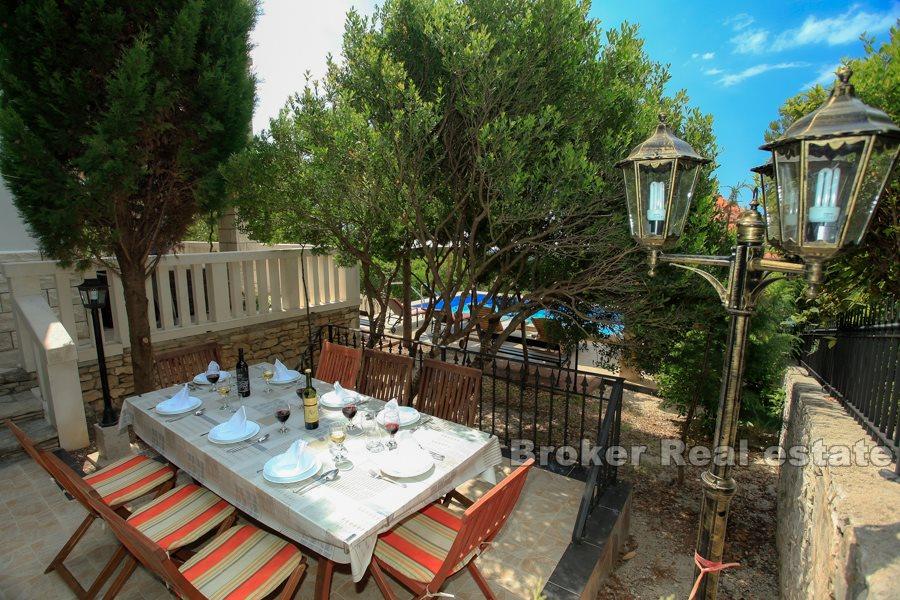 Wyspa Korcula, kamienny dom z basenem, nad morzem