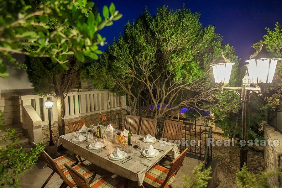 Wyspa Korcula, kamienny dom z basenem, nad morzem