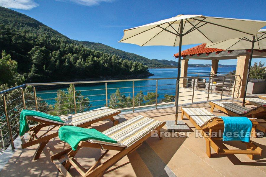 Isola di Korcula, villa moderna e di lusso, direttamente sul mare