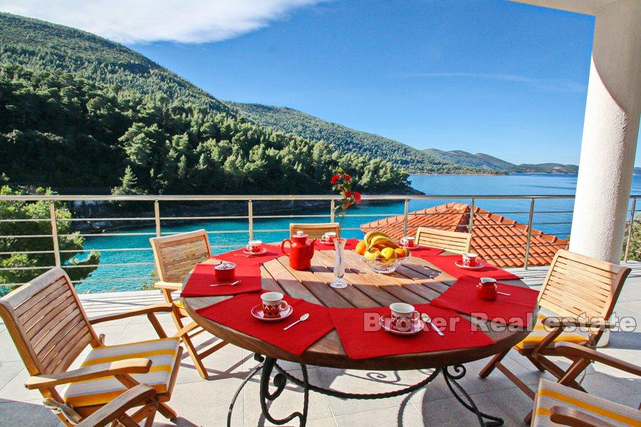 Isola di Korcula, villa moderna e di lusso, direttamente sul mare
