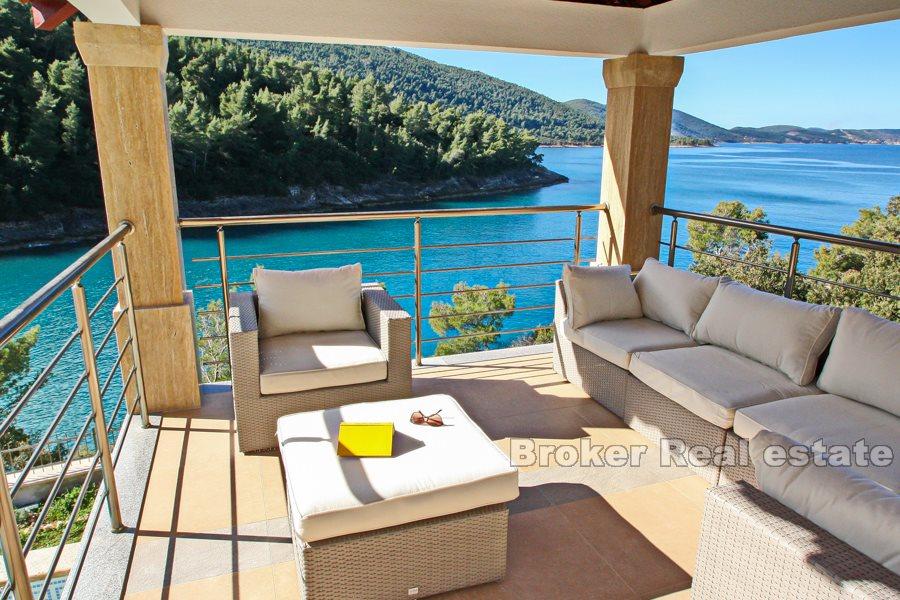 Isola di Korcula, villa moderna e di lusso, direttamente sul mare
