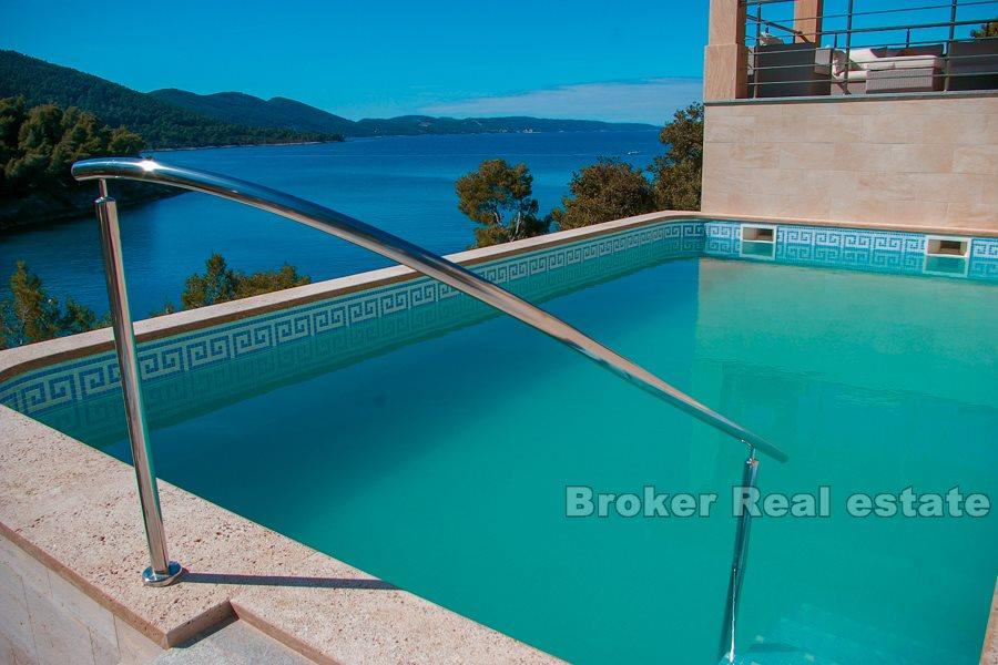 Isola di Korcula, villa moderna e di lusso, direttamente sul mare