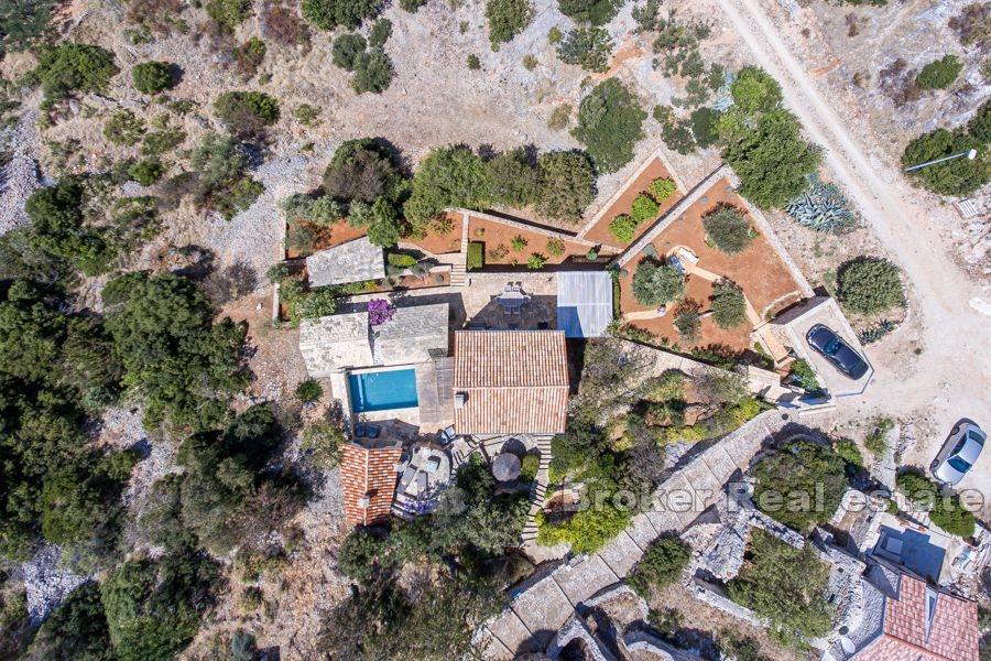 Wyspa Hvar, wyjątkowy kamienny dom z widokiem na morze