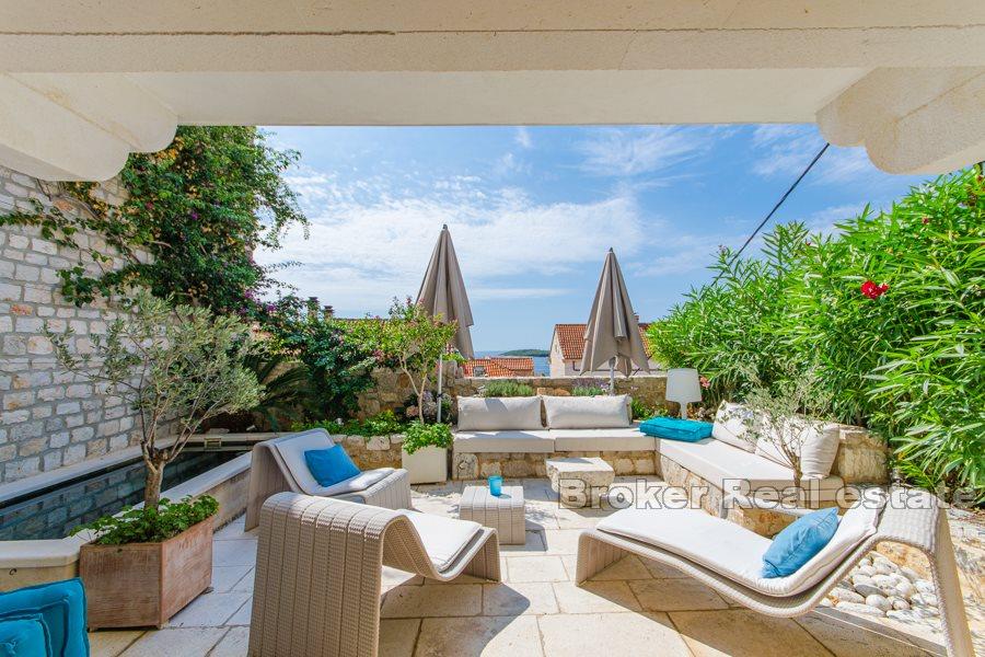 Ostrov Hvar - moderní a renovovaná kamenná vila
