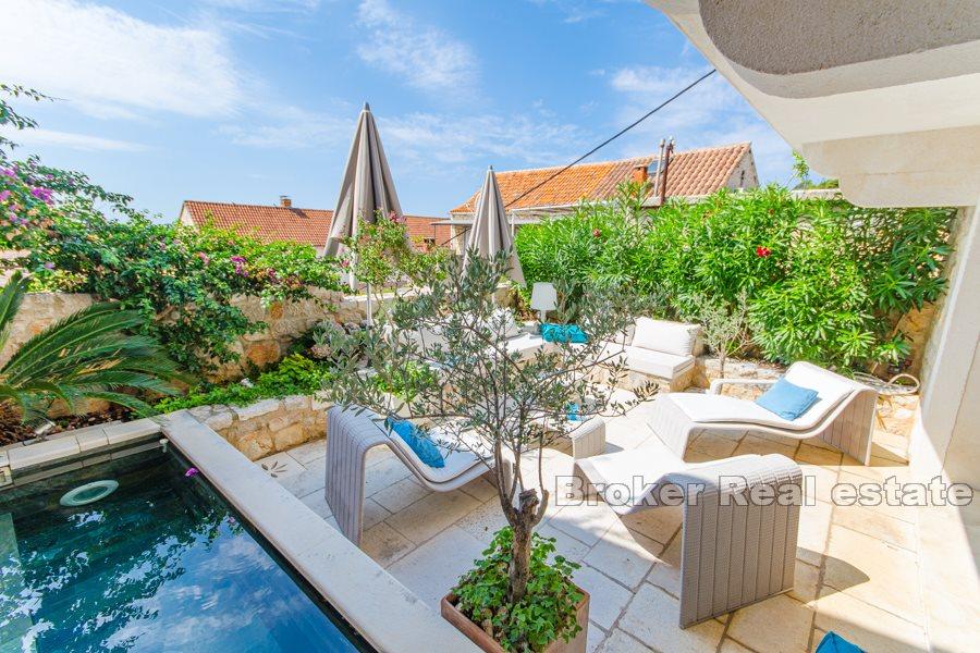 Ostrov Hvar - moderní a renovovaná kamenná vila