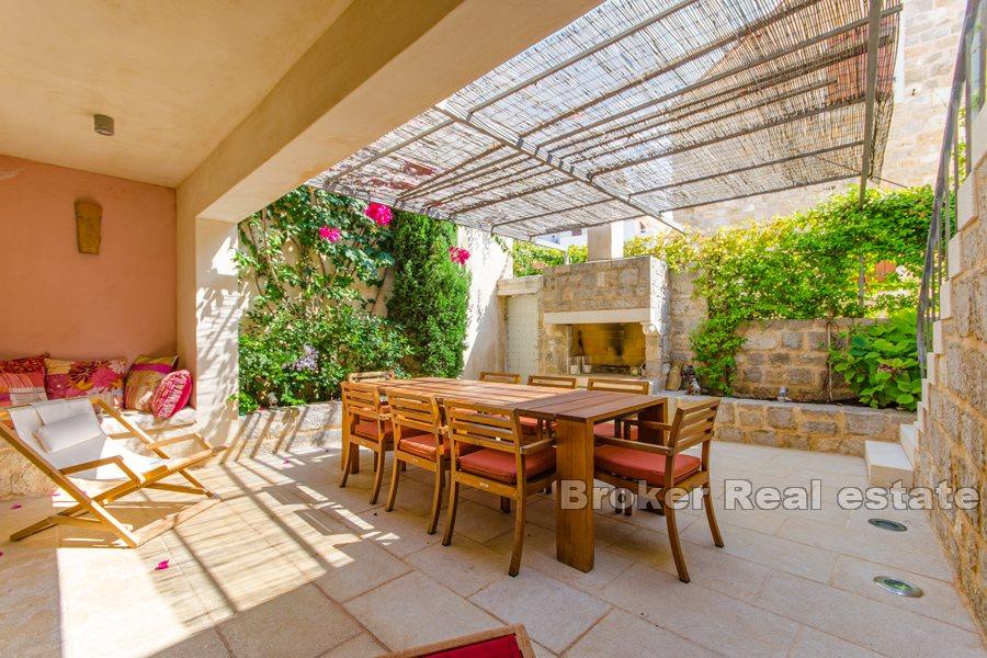 Ostrov Hvar - moderní a renovovaná kamenná vila