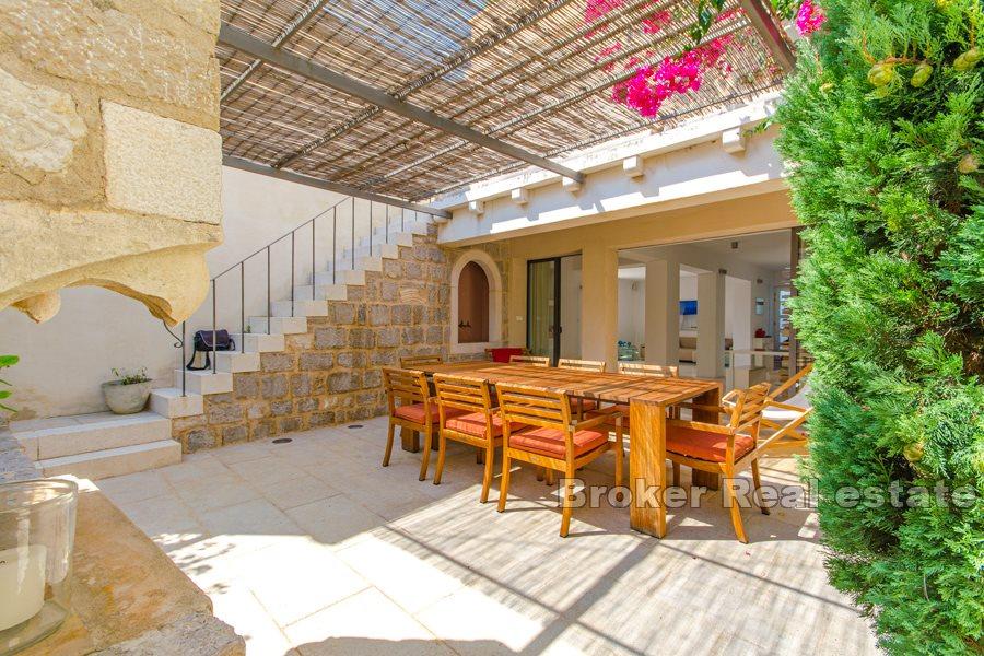 Ostrov Hvar - moderní a renovovaná kamenná vila