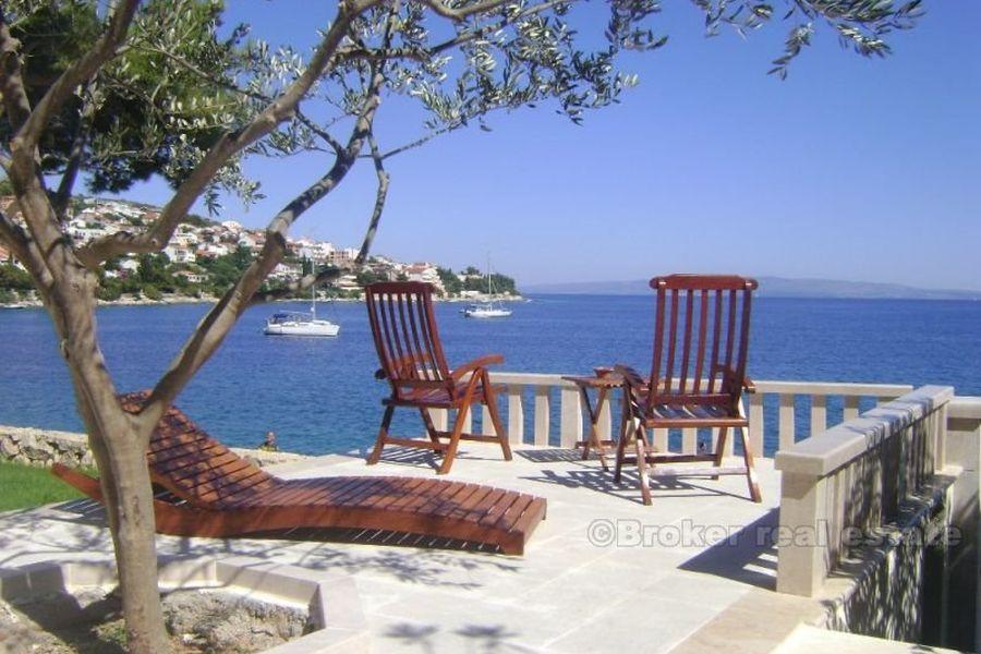 Island of Ciovo - House, first row to the sea