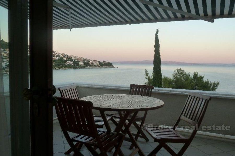 Island of Ciovo - House, first row to the sea