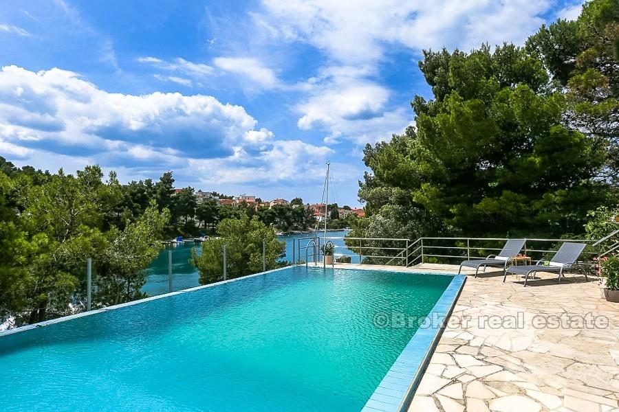 nær Sibenik. Villa