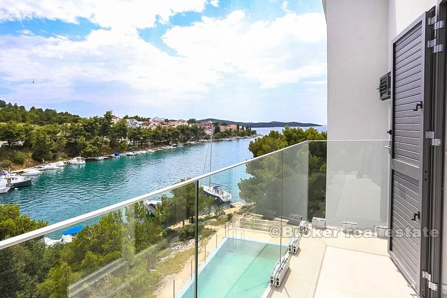 nær Sibenik. Villa