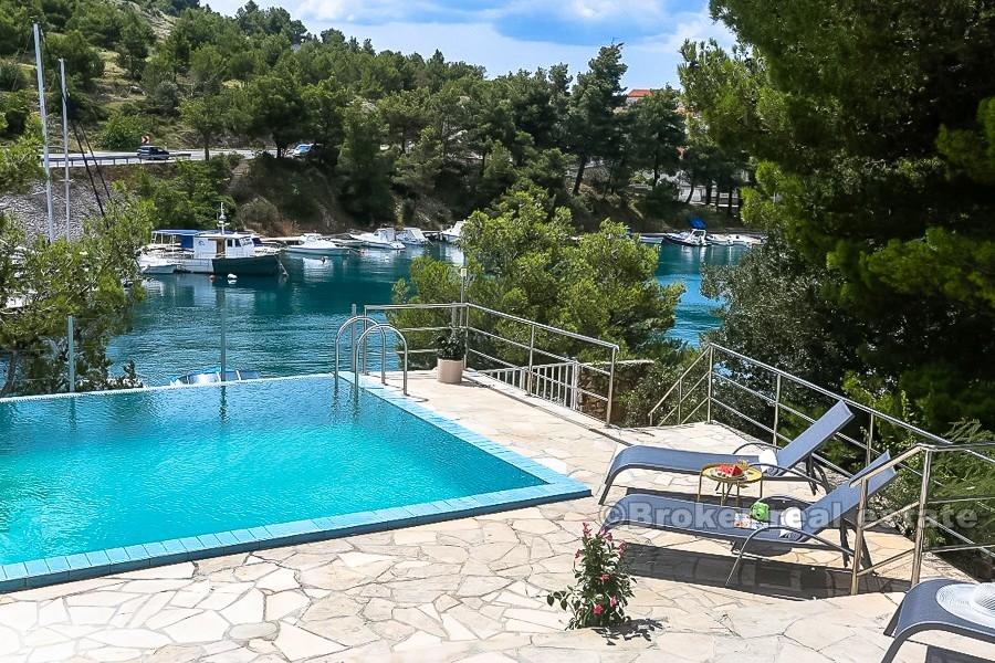 nær Sibenik. Villa