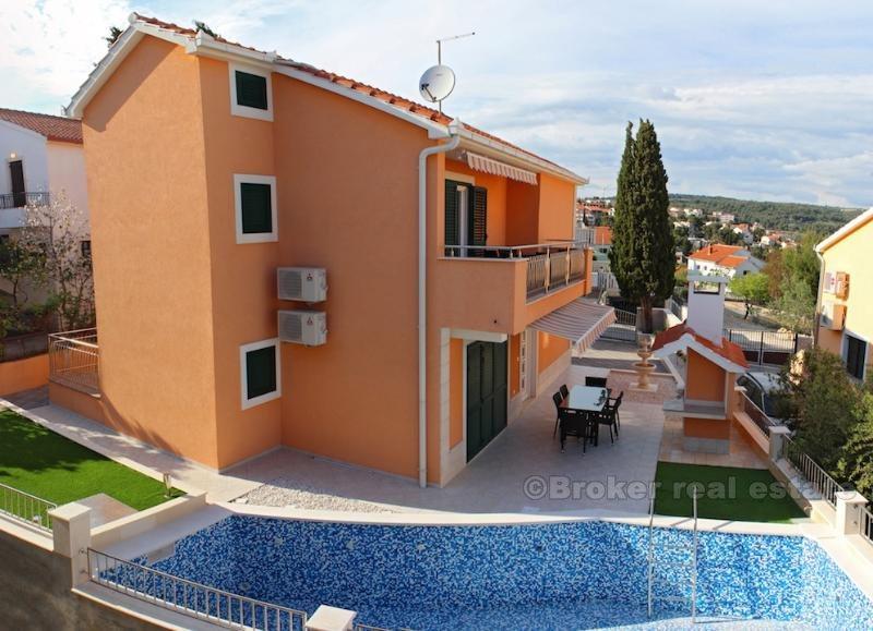 Ciovo. Nouvelle maison et moderne vacances décorée