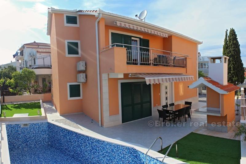 Ciovo. Nouvelle maison et moderne vacances décorée