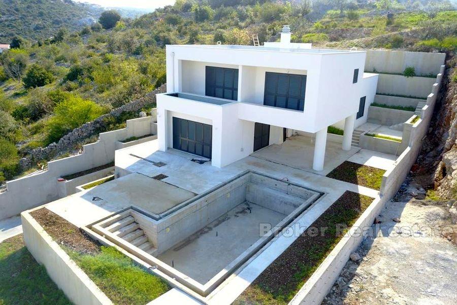 vicino a Rogoznica. Villa di lusso con grande piscina, a 80 metri dal mare.