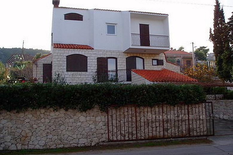 île de Ciovo. 2 maisons en bord de mer