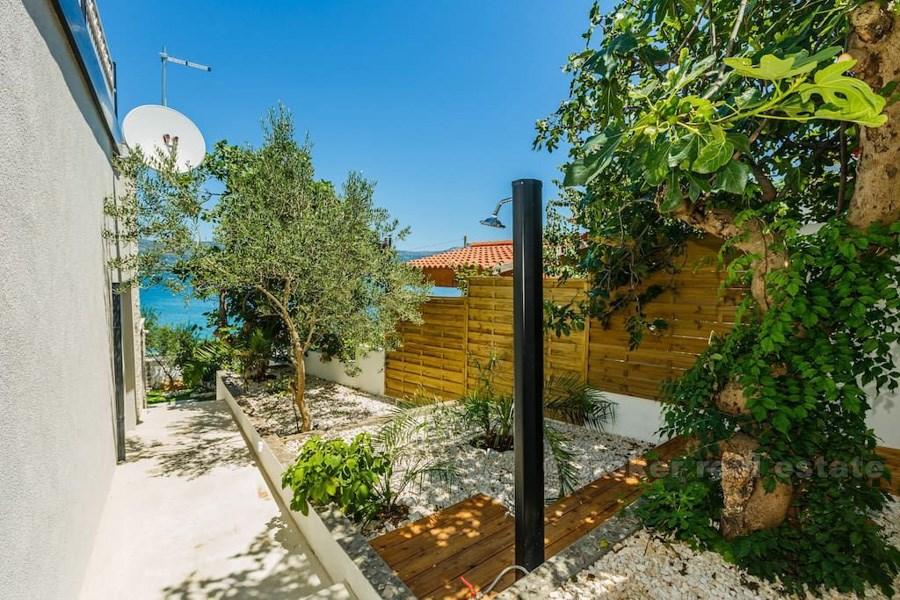 Otok Čiovo, odlična vila 10 metara od plaže