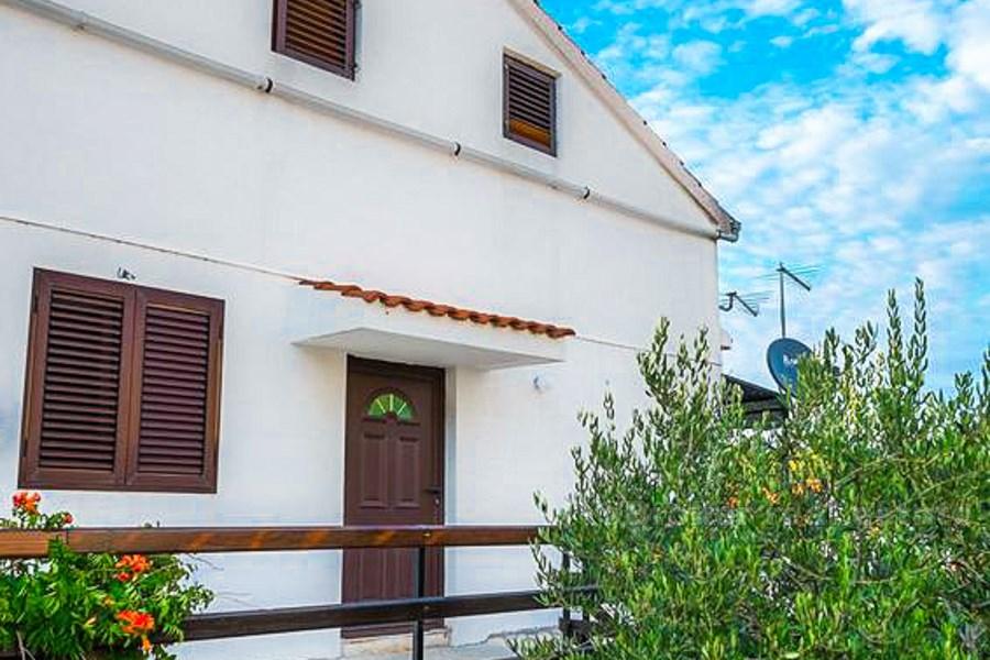 Island of Vis, house with 4 apartments