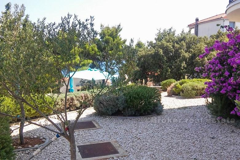 Rogoznica - Namješten apartman s bazenom