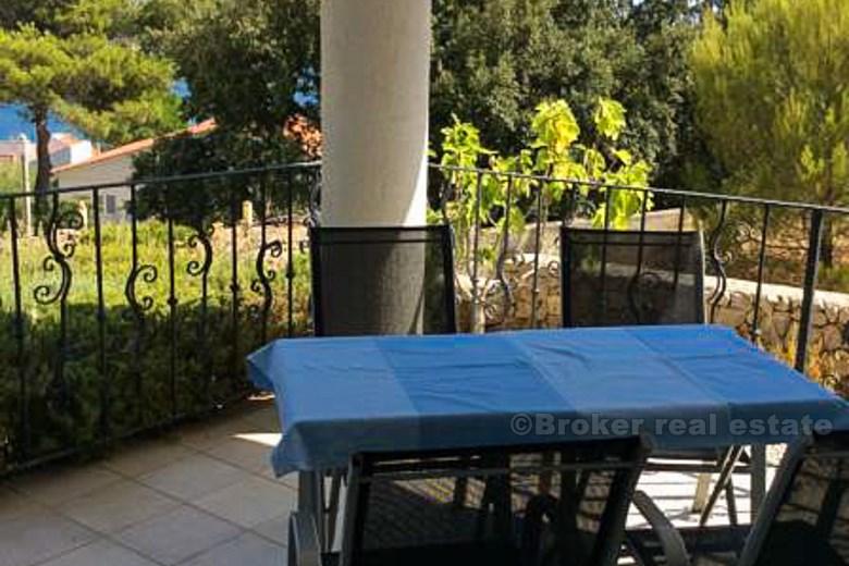 Rogoznica - Namješten apartman s bazenom