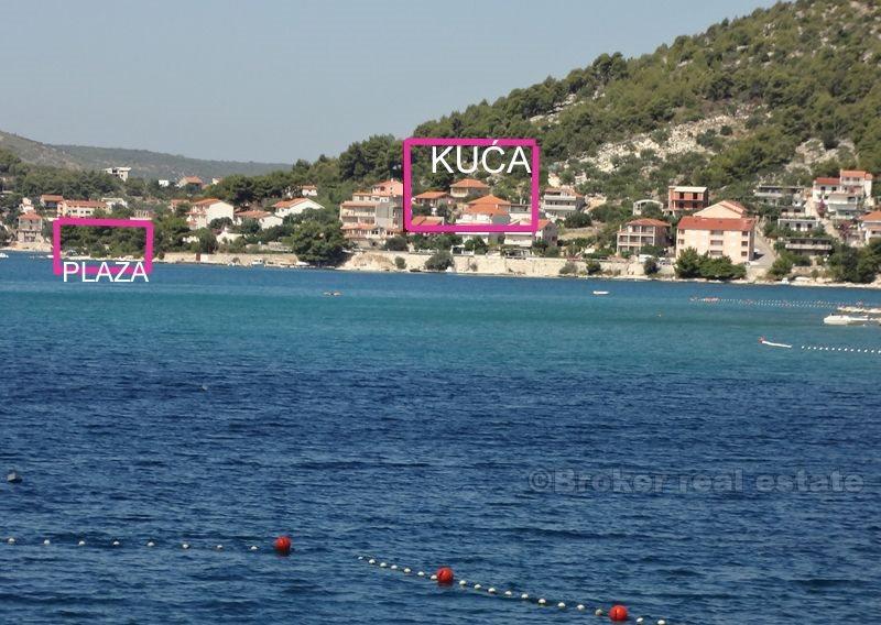 nära småbåtshamnen, hus