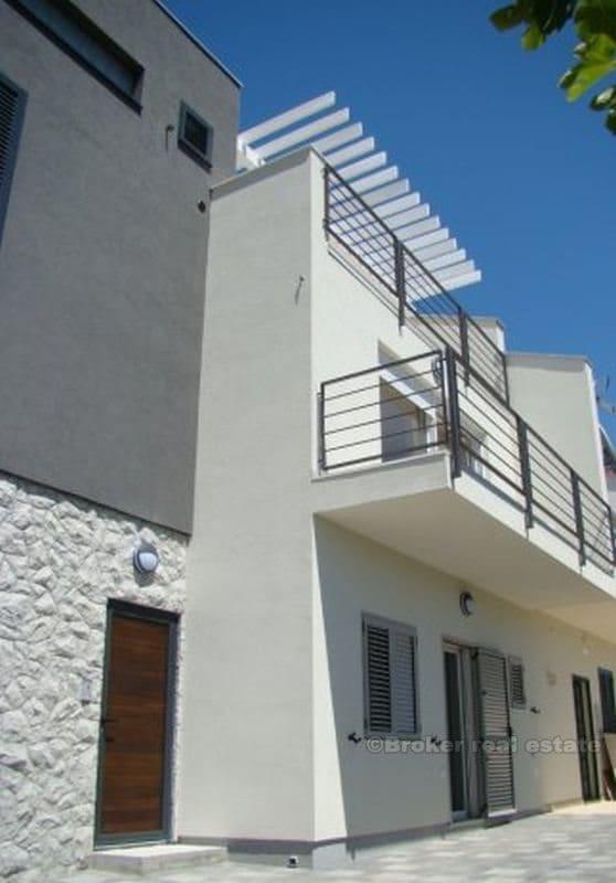 schließen, um Rogoznica. Haus