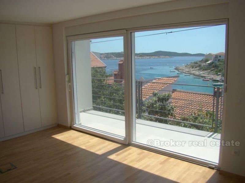 schließen, um Rogoznica. Haus