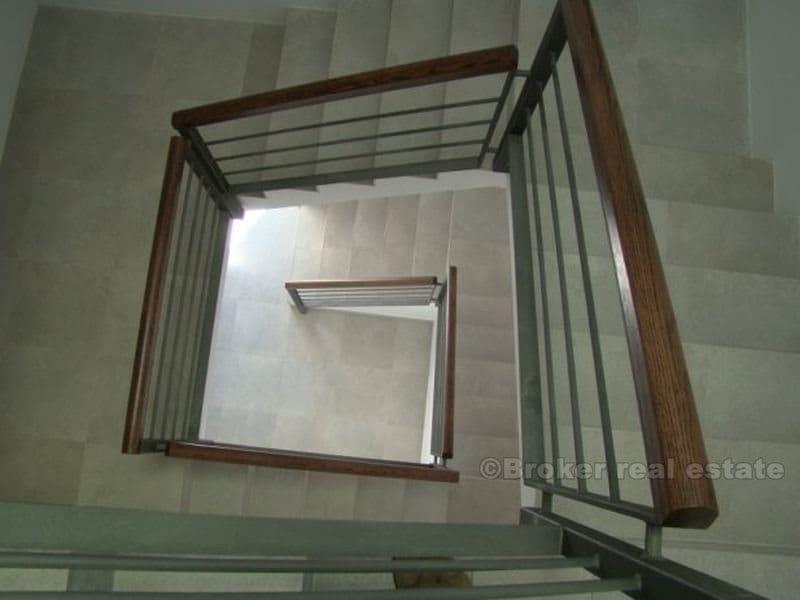 schließen, um Rogoznica. Haus