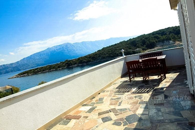 otok Brač. Atraktivna obiteljska kuća