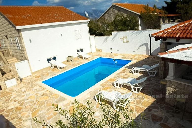 otok Brač. Atraktivna obiteljska kuća