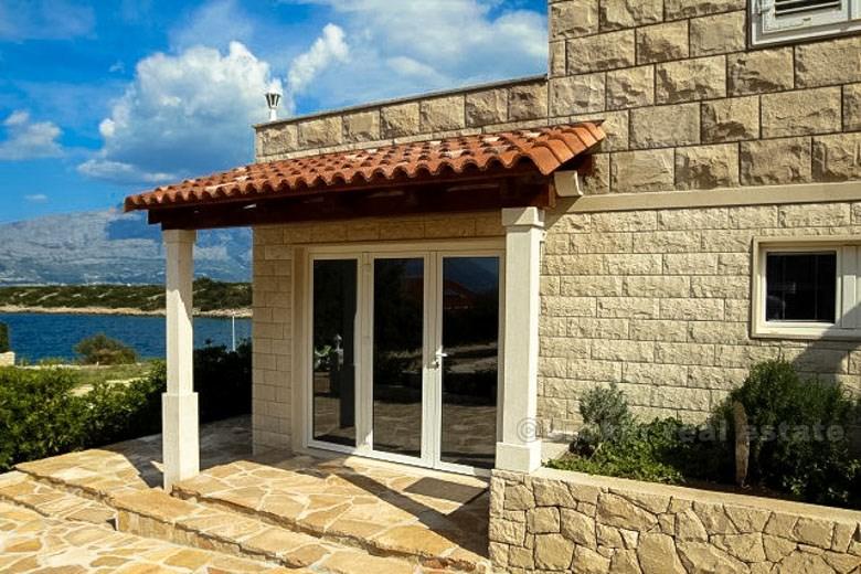 otok Brač. Atraktivna obiteljska kuća