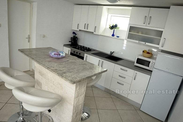 otok Brač. Atraktivna obiteljska kuća