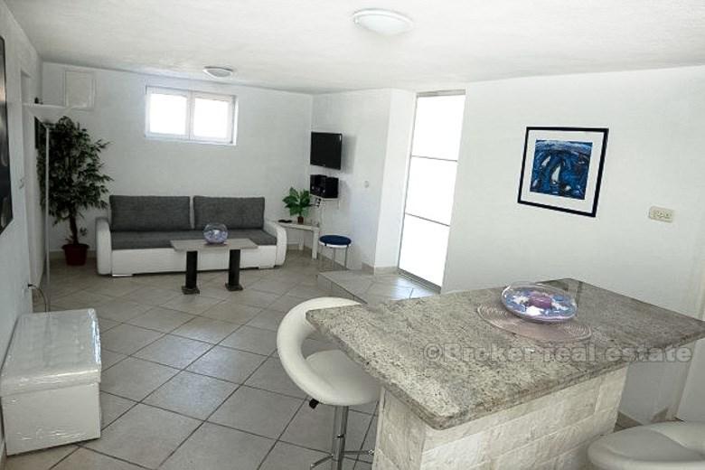 otok Brač. Atraktivna obiteljska kuća