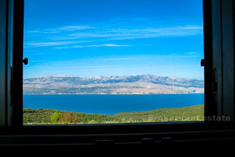 Остров Брач. земля с домом