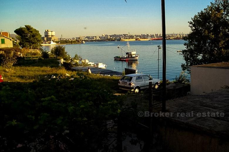 Kaštela, nedaleko Splitu. kamenný dům