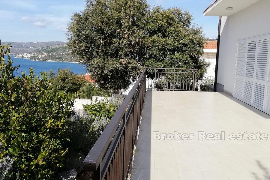 Rogoznica, moderní dům s výhledem na moře