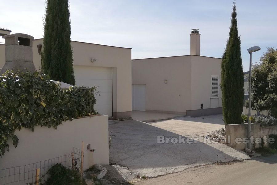 Rogoznica, moderní dům s výhledem na moře