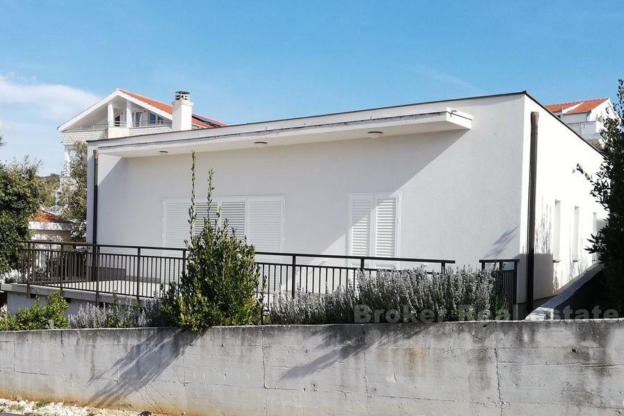 Rogoznica-Bereich, modernes Haus mit Meerblick