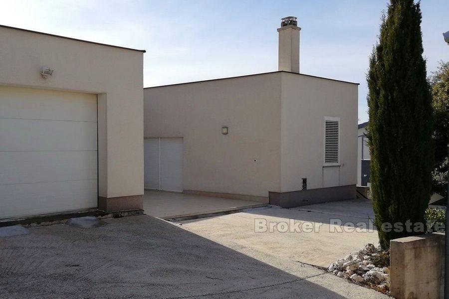 Rogoznica, moderní dům s výhledem na moře