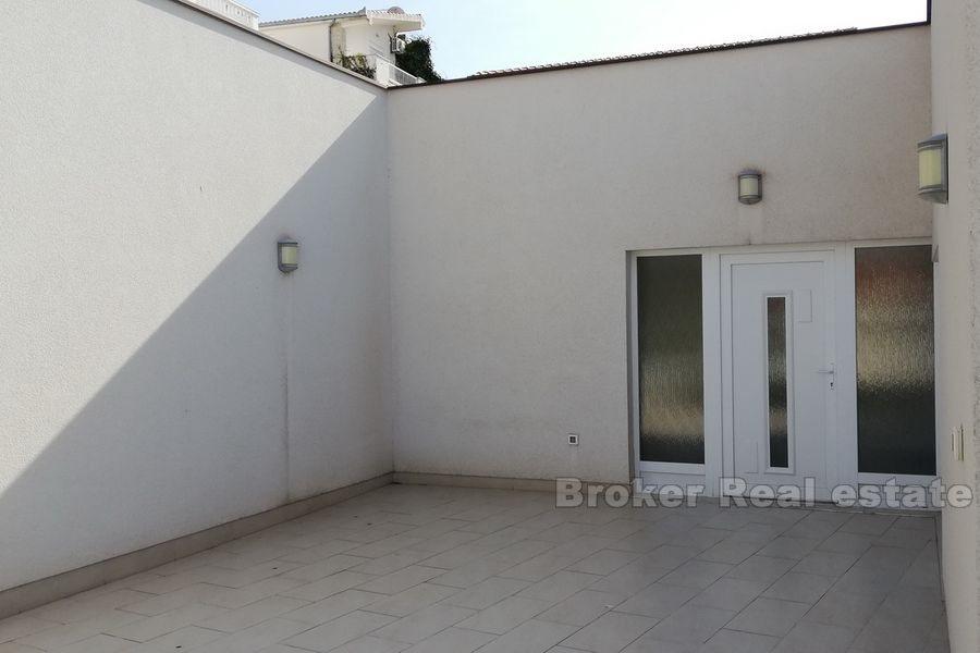 Rogoznica-Bereich, modernes Haus mit Meerblick