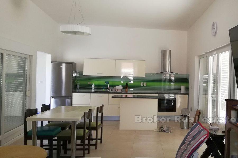 Rogoznica, moderní dům s výhledem na moře